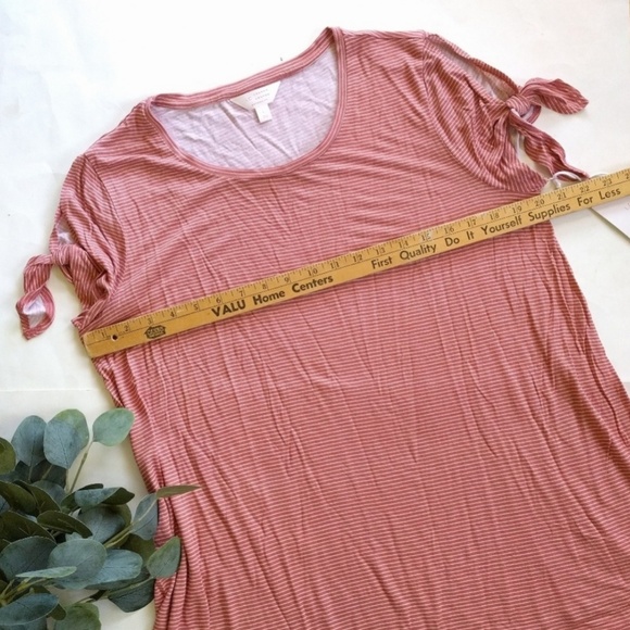 LC LAUREN CONRAD slit knot sleeve maternity tee - Picture 6 of 8